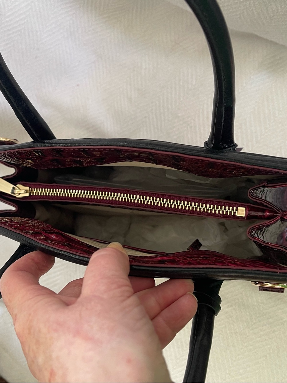 Brahmin Rosetta Cherry Towers Lacquer, NWT, crossbody strap included - Picture 6 of 6